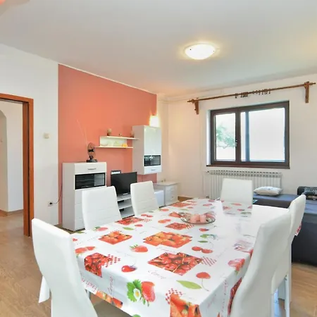 Apartment Fuer 5 Personen Ca 80 Qm In Liznjan, Istrien Suedkueste Von Istrien *