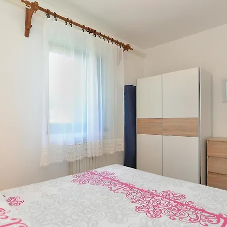 Apartment Fuer 5 Personen Ca 80 Qm In Liznjan, Istrien Suedkueste Von Istrien Liznjan