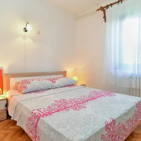 Fuer 5 Personen Ca 80 Qm In Liznjan, Istrien Suedkueste Von Istrien *