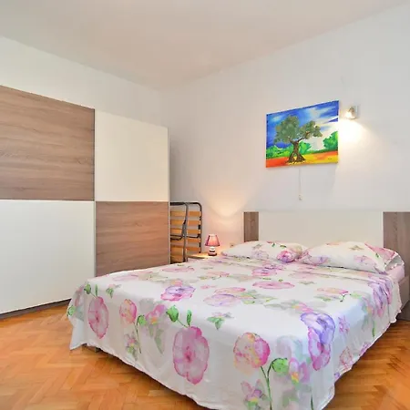 Fuer 5 Personen Ca 80 Qm In Liznjan, Istrien Suedkueste Von Istrien Apartment *